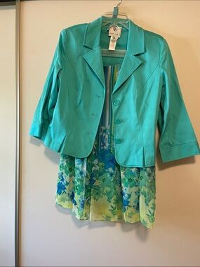 Sandra Darren Quarter Sleeve Blazer and skirt set.
